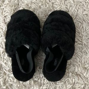 Black UGG slippers that are a size 6 in women’s